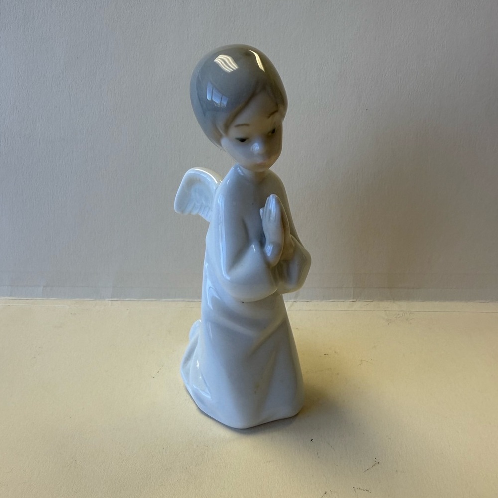 Vintage NAO by Lladró Kneeling Praying Angel Cherub Glossy Figurine.